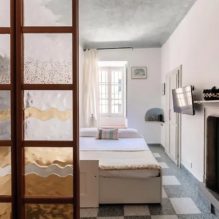 Tiny By Quokka 360 - Charming Lakeside In Apartament