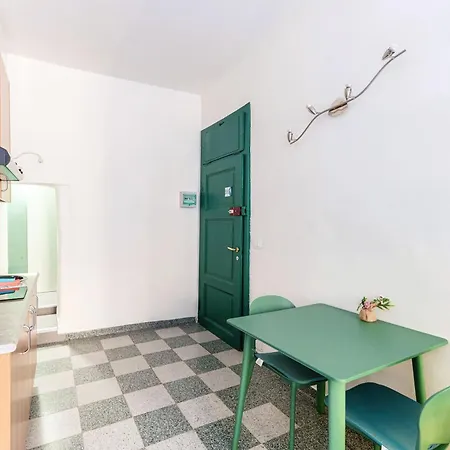 Tiny By Quokka 360 - Charming Lakeside In Apartament *